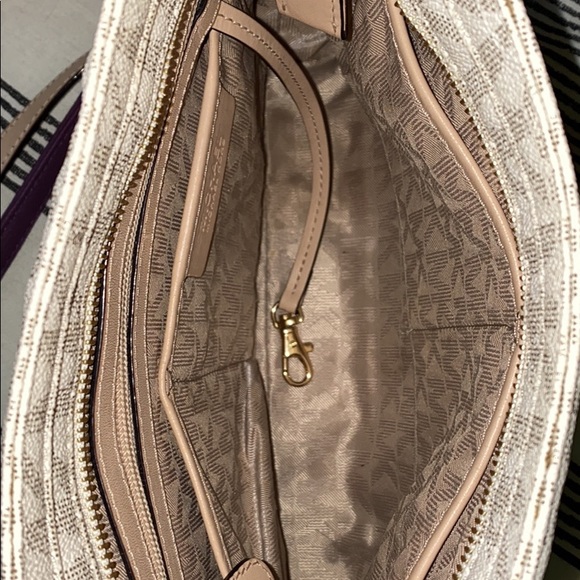 Michael Kors Jet Set Travel Messenger Bag vanilla